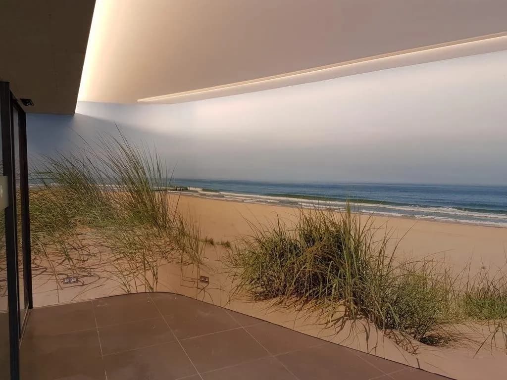 Muurvullende duinen-print als fotobehang in een interieur