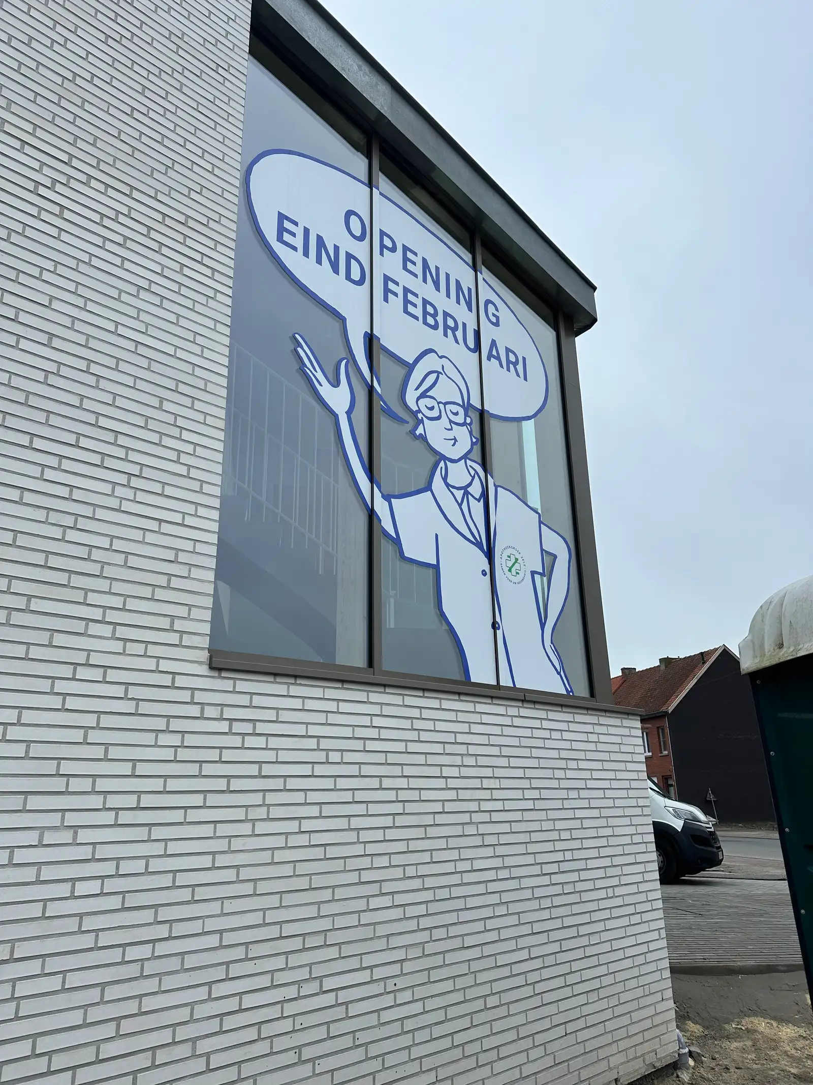 Raambelettering met apotheek-illustratie, close-up van het venster