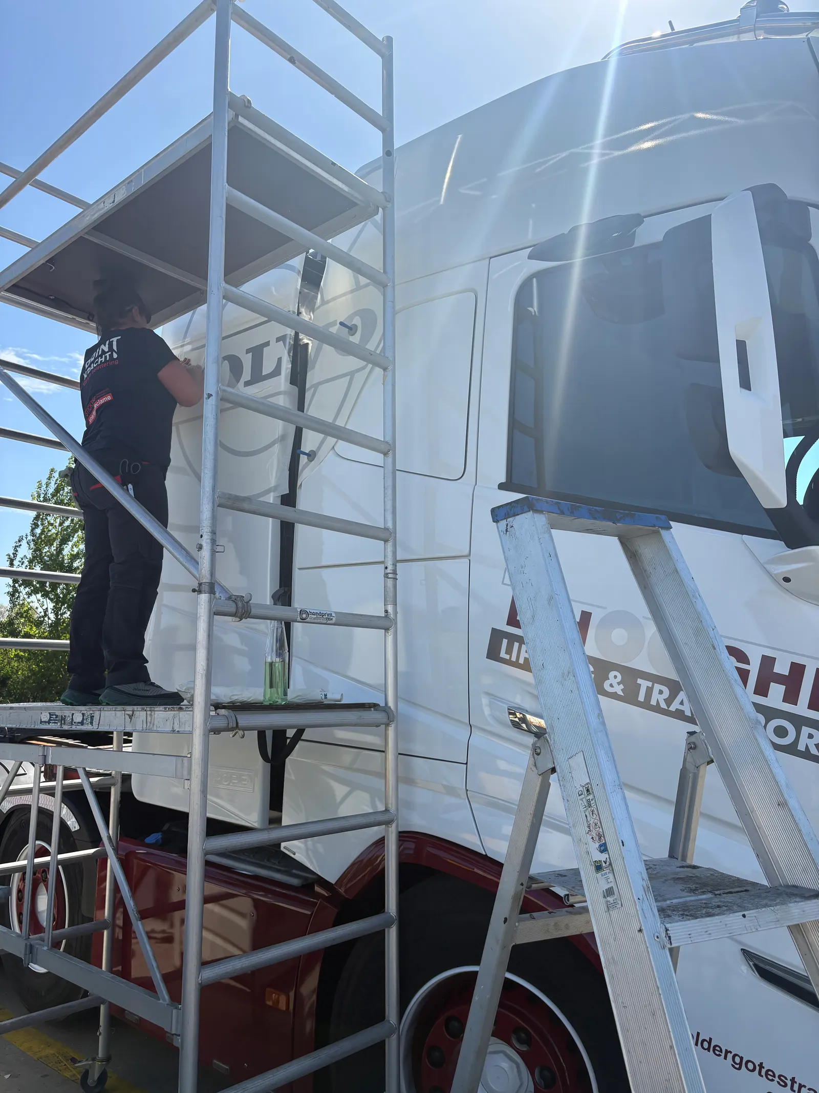 Voertuigbelettering camion cabine afwerking logo zele