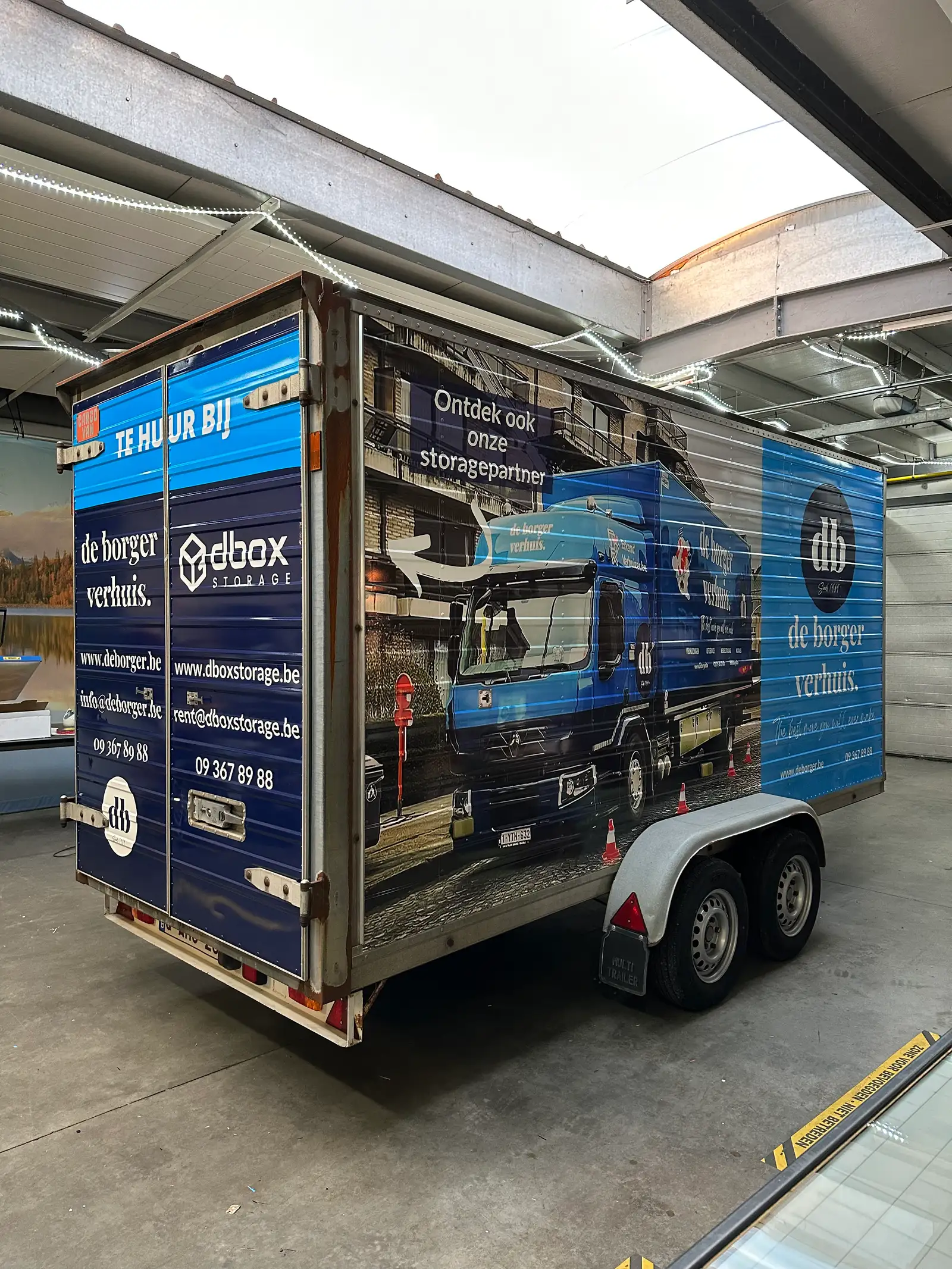 Voertuigbelettering fullcolorprint aanhangwagen met noppen berlare 2
