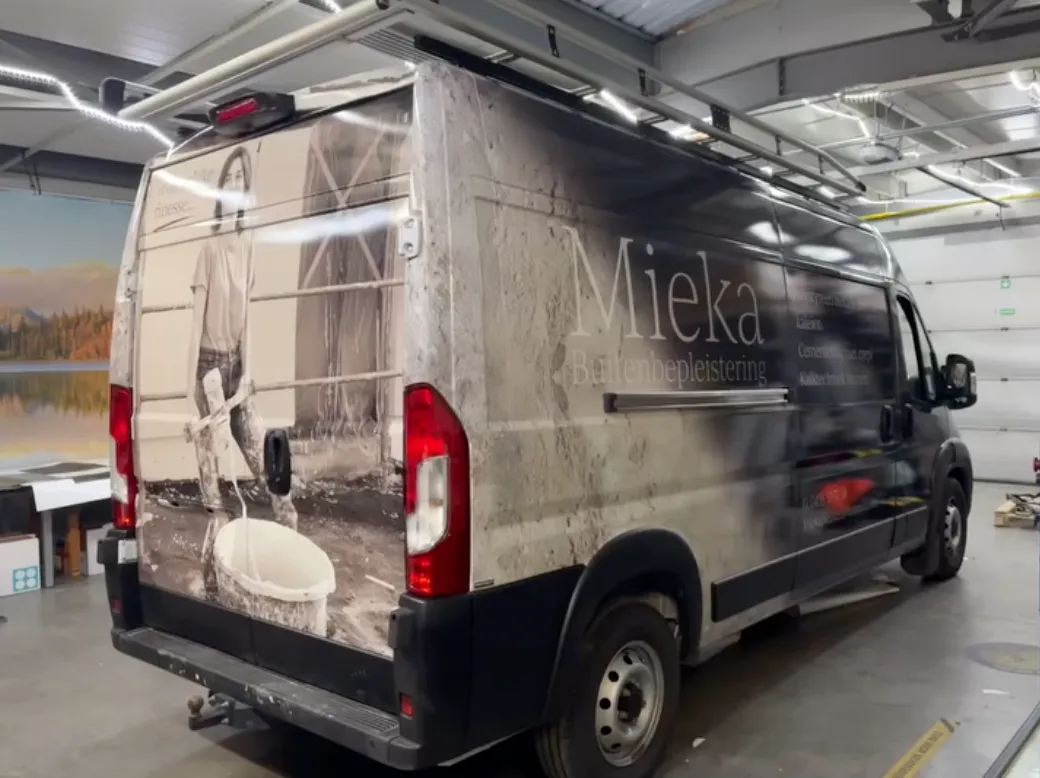 Voertuigbelettering fullwrap colorprint lokeren