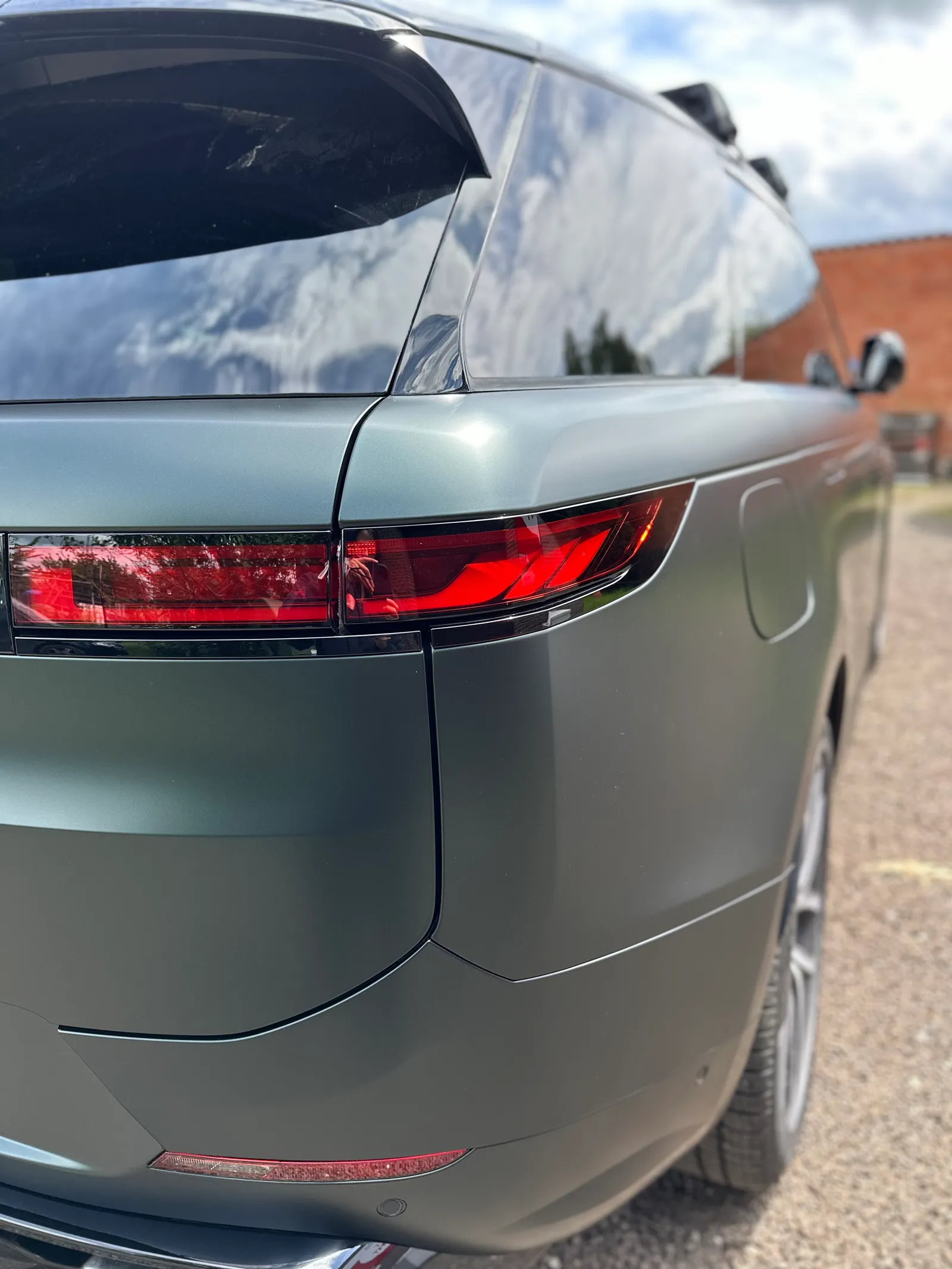 Voertuigbelettering fullwrap pinegreen lokeren 1