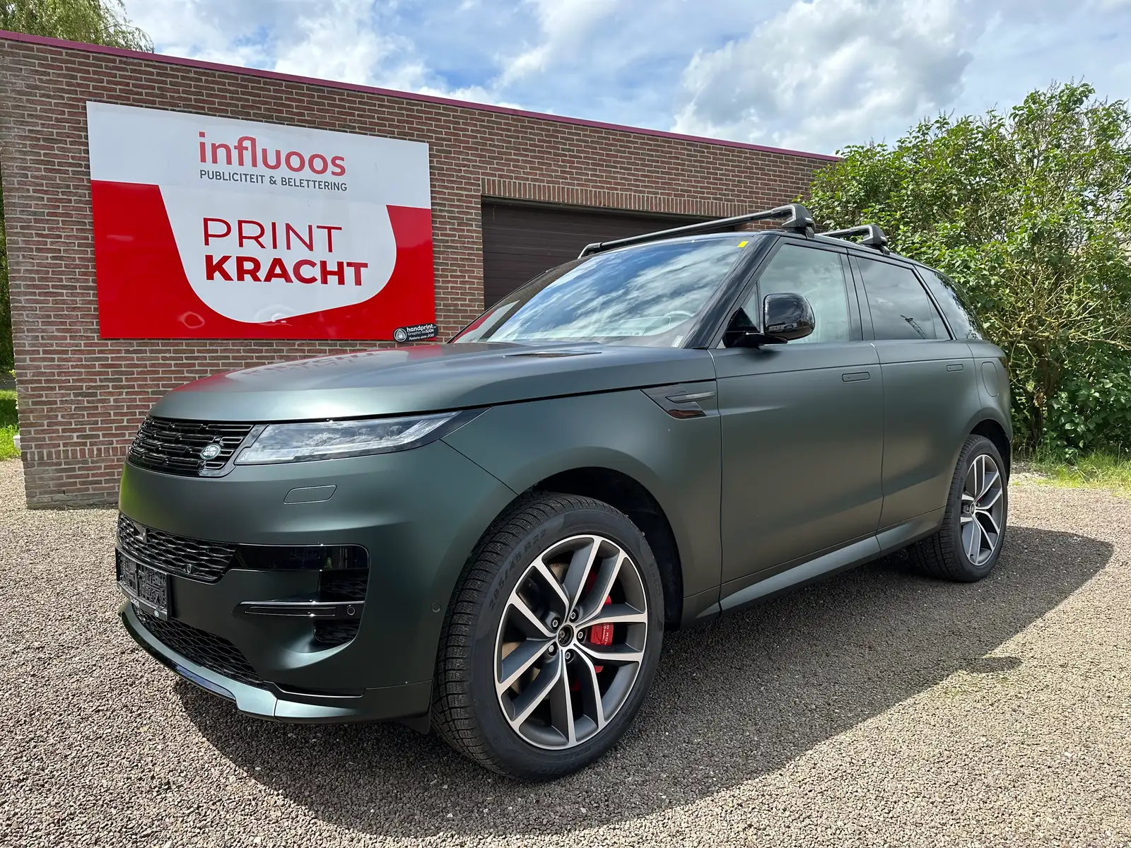 Voertuigbelettering fullwrap pinegreen lokeren 2